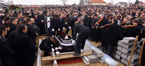 SELECCIÓN ESPAÑOLA DE FÚTBOL: TOPIC OFICIAL  Tatarszentgyorgy-funeral