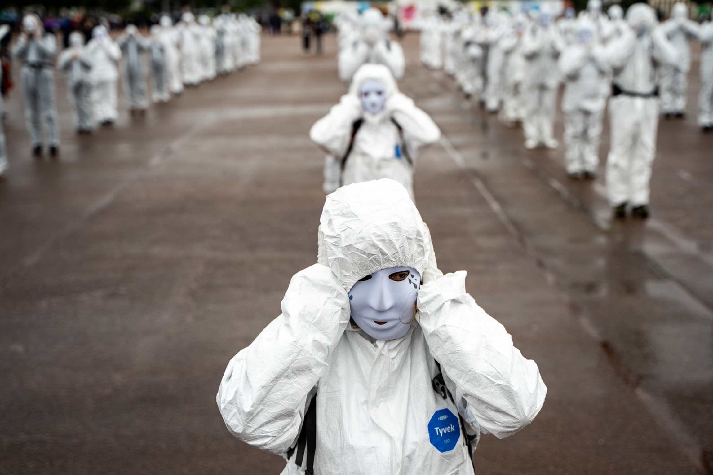 Rassemblement des Masques Blancs contre le port du masque et les mesures de restrictions  sanitaires. Lyon, France, 15 mai 2021. (Nicolas Liponne)