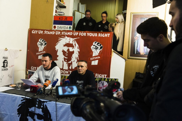 18. Januar 2019. Ozren Perduv (links), Vorsitzender der Bewegungen „Pravda Za Davida“ und „Dragan Dabic“, halten eine Pressekonferenz zu den 300 Tagen der Mobilisierung für David ab.