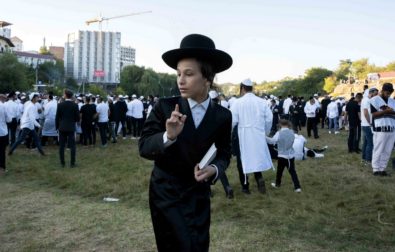 Uman, 17 September 2023. A young Hasidic boy by Rabbi Nahman of Breslev’s grave. | Photo: Aaron Chamski