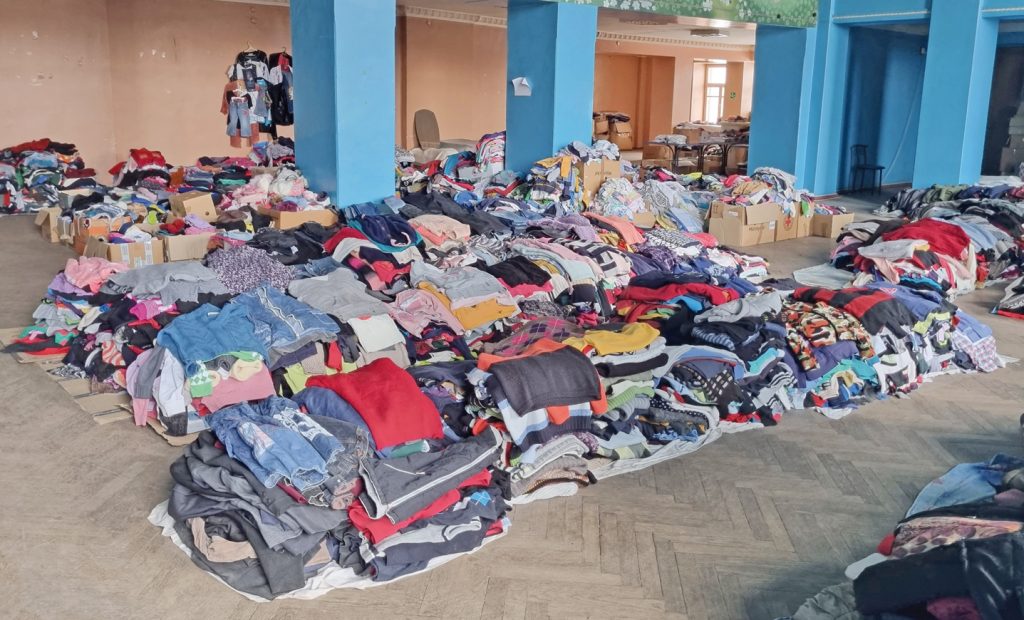 Residents of the city brought clothes to the centre, as refugees left all their belongings behind when fleeing. | Photo: ©Maksym Zabelia 