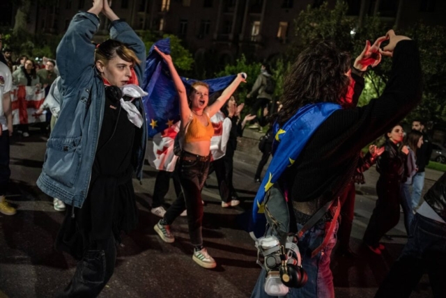 Manfestation anti-"loi russe" à Tbilisi, le 21 avril 2024. ©Mariam Nikuradze/OC Media