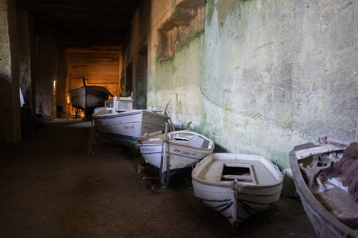Amics de la Mar de Menorca has transformed the old quarry of Robadones in a place for preserving traditional boats, thanks to its stable temperature and humidity levels. | Photo: ©Bruna Cases/RUIDO