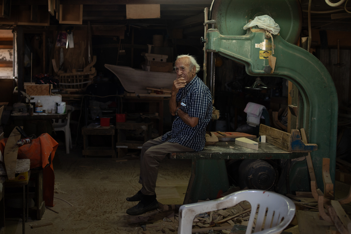 The Rodolico Shipyard in Aci Trezza, Sicily, run by Salvatore and Giovanni Rodolico, has operated since the early 19th century. EU fishing regulations and the shift to fiberglass boats have ended new orders, and with them, the centuries-old knowledge of crafting wooden boats will disappear. | Photo: ©Bruna Cases/RUIDO