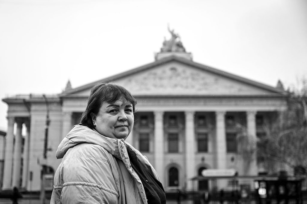 Olena Tikhtilova in Zaporizhia. | Photo: ©The Reckoning Project 