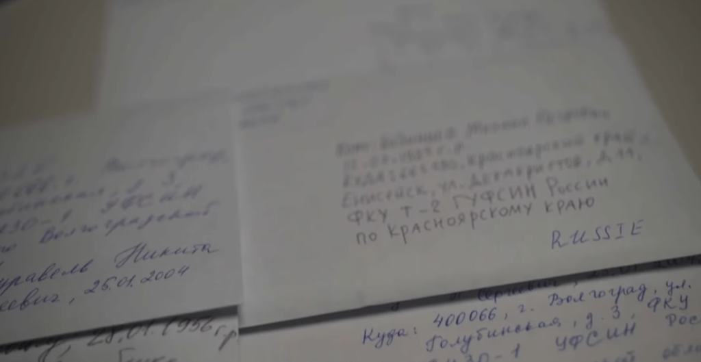 Letters addressed by Russie Libertés to political prisoners in Russia. | ©Russie Libertés