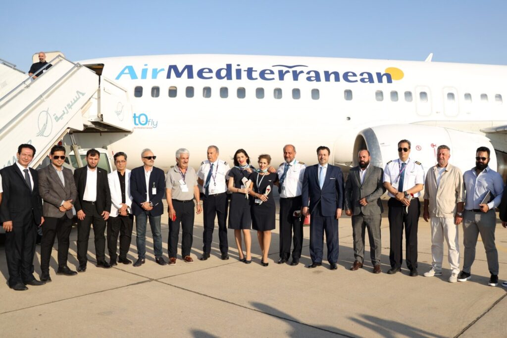 Mohamad Majd Deiry (second from right), dressed in white, welcomes Air Mediterranean’s first flight to Damascus, June 30, 2025 – Source: Syrian Civil Aviation Authority