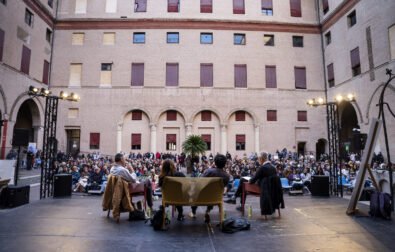 Il cortile del Castello estense, Ferrara, 3 ottobre 2025. | Foto: ©Francesco Alesi per Internazionale