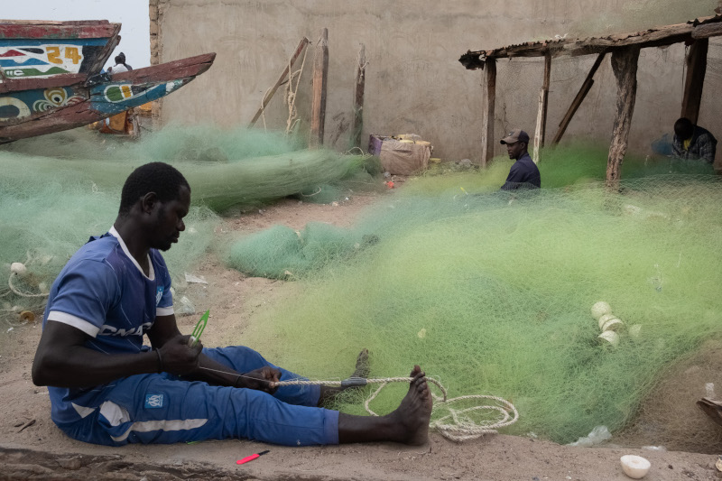 The main complaint levelled by small-scale fishermen against illegal fishing is the destruction of their nets, which are cut and often lost at sea, causing serious economic and environmental damage. | Photo: ©Guy Peterson