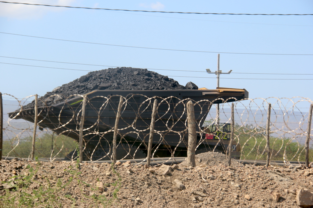 A super-sized lorry carries the coal from the Cerrejón mine. | Photo: