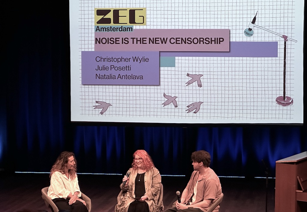Natalia Antelava, Julie Posetti and Christopher Wylie at Zeg Amsterdam, De Balie, 29 August 2025. | Photo: ©GpA