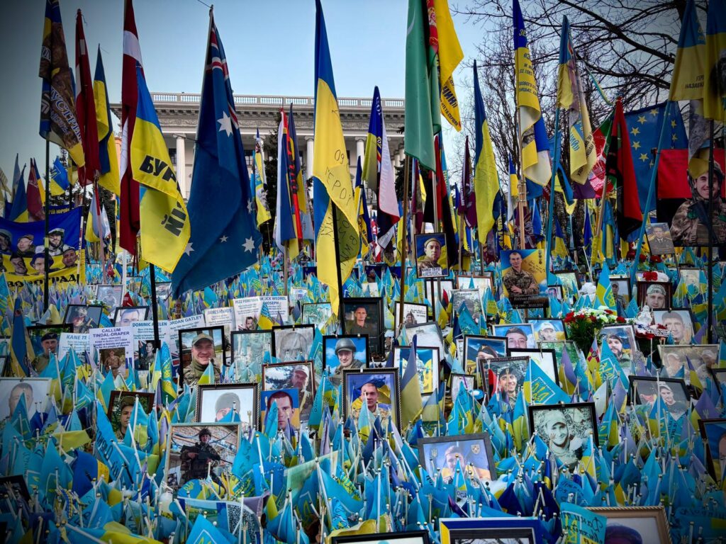 At the Heroes' Memorial, Independence Square, Kiev. barca