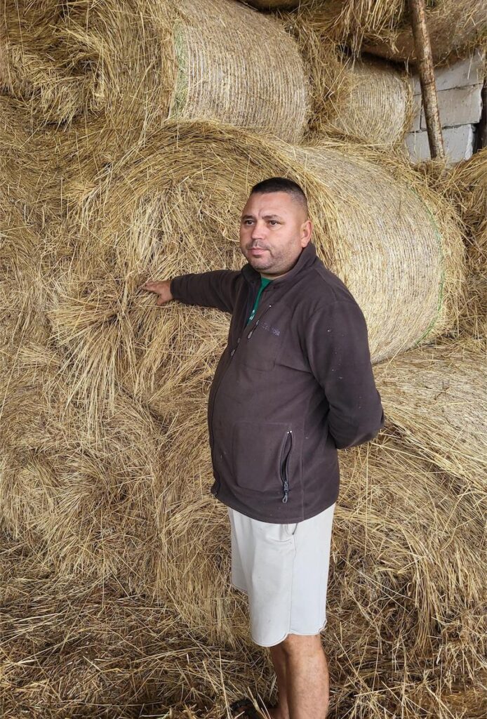 A farmer in Cudalbi (Romania) shows the level reached by the water. | Photo: ©Raluca Besliu