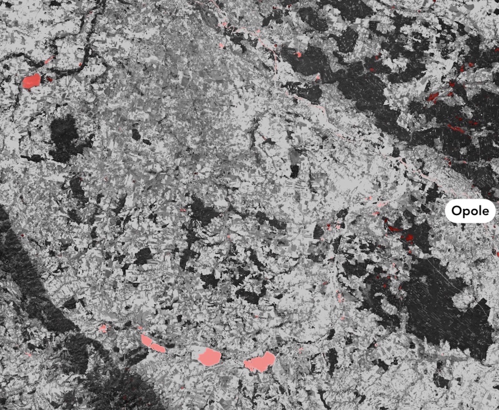 Flooding between Kłodzko and Bystrzyca Kłodzka (Poland) between September 15-16 2024. | Copernicus Sentinel-2/Google Earth Engine by Tom Brown