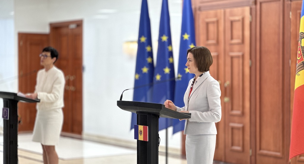 Chișinău, 4 June. Maia Sandu (right) and Marta Kos' press conference in the presidential palace. | Photo: ©GpA