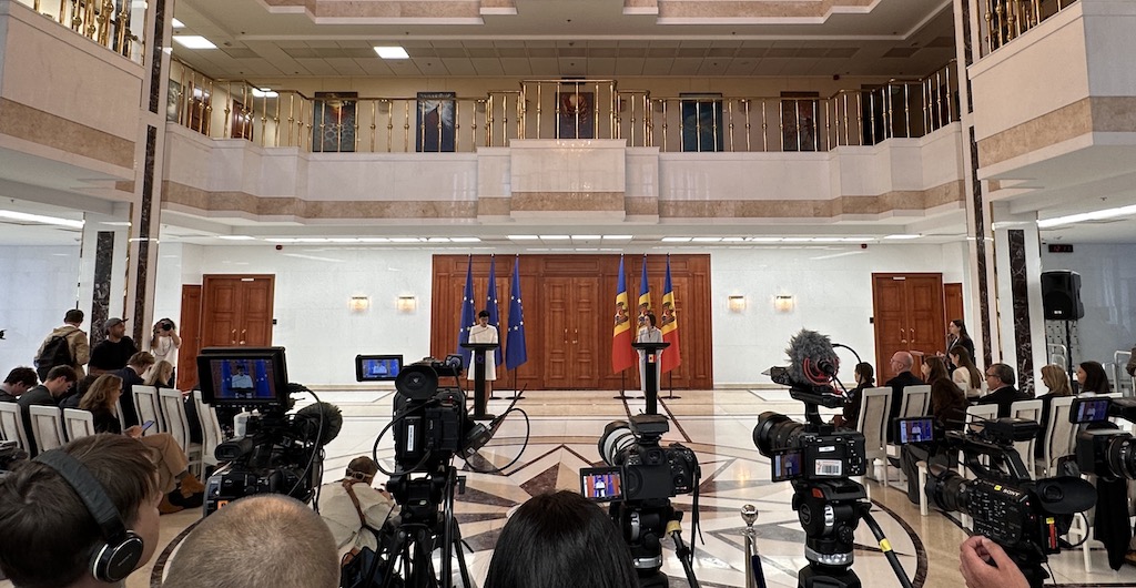 Chișinău, 4 June. Maia Sandu (right) and Marta Kos' press conference in the presidential palace. | Photo: ©GpA