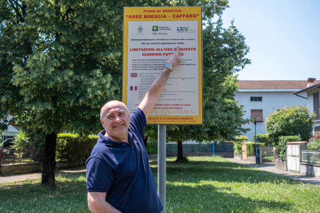 Guido Menapace è passato da papà ad attivista per riuscire a capire cosa stava realmente accadendo nella scuola delle sue figlie, a Brescia. Anche il suo quartiere è stato contaminato dalla Caffaro: per anni i bambini non hanno potuto giocare nei parchi. | Foto: ©Stefano Nicoli