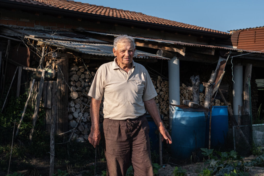 Pierino Antonioli nella sua cascina, a Brescia, dove la sua famiglia vive da oltre un secolo. | Foto: ©Stefano Nicoli