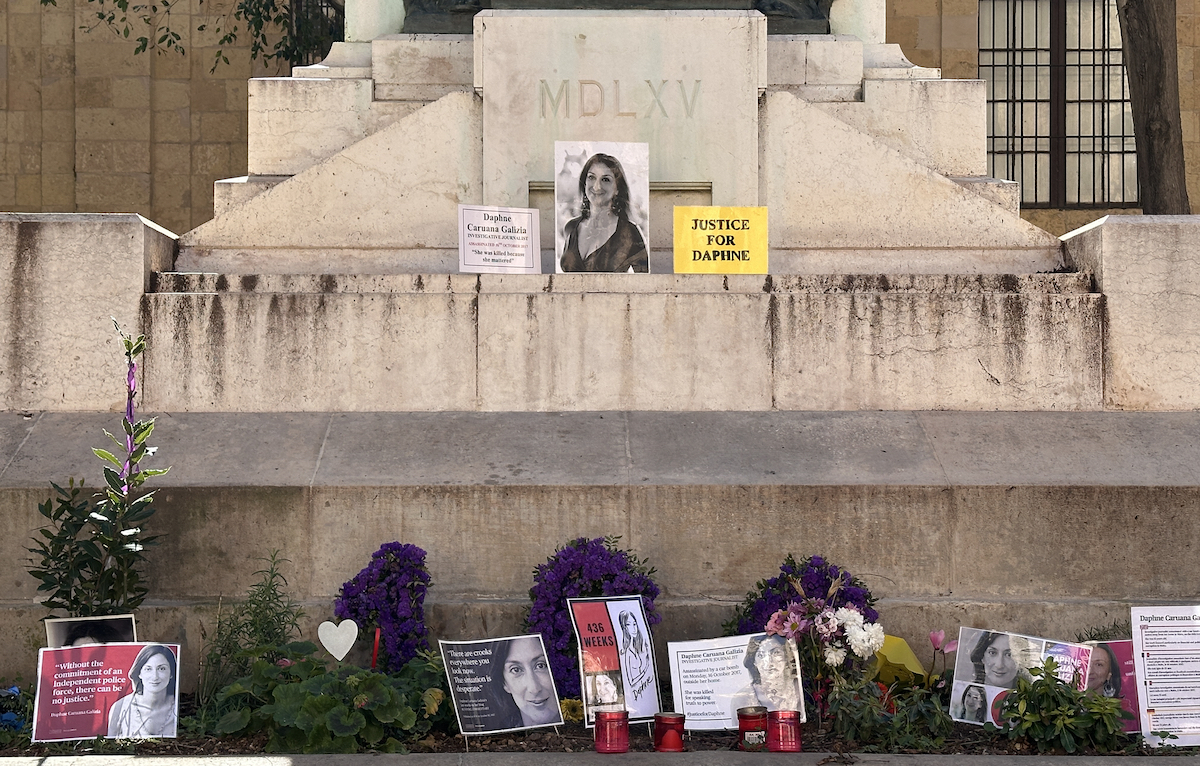 Na Maltě se rány znovu otevírají po zproštění obvinění údajného hlavního organizátora vraždy novinářky Daphne Caruana Galizie