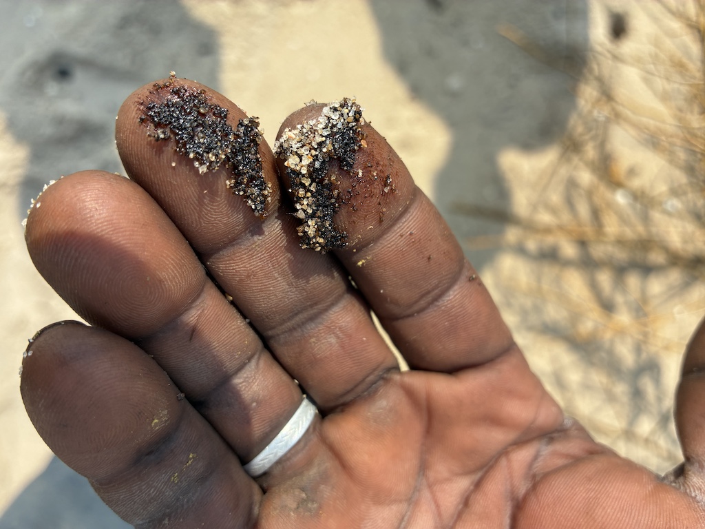 Fishing nets and gear ruined by recurring oil spills off the coast of Soyo. | Photo: ©Giorgio Michalopoulos