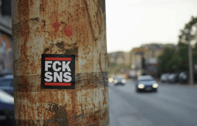 A sticker in Belgrade | Photo: © Tobias Zuttmann